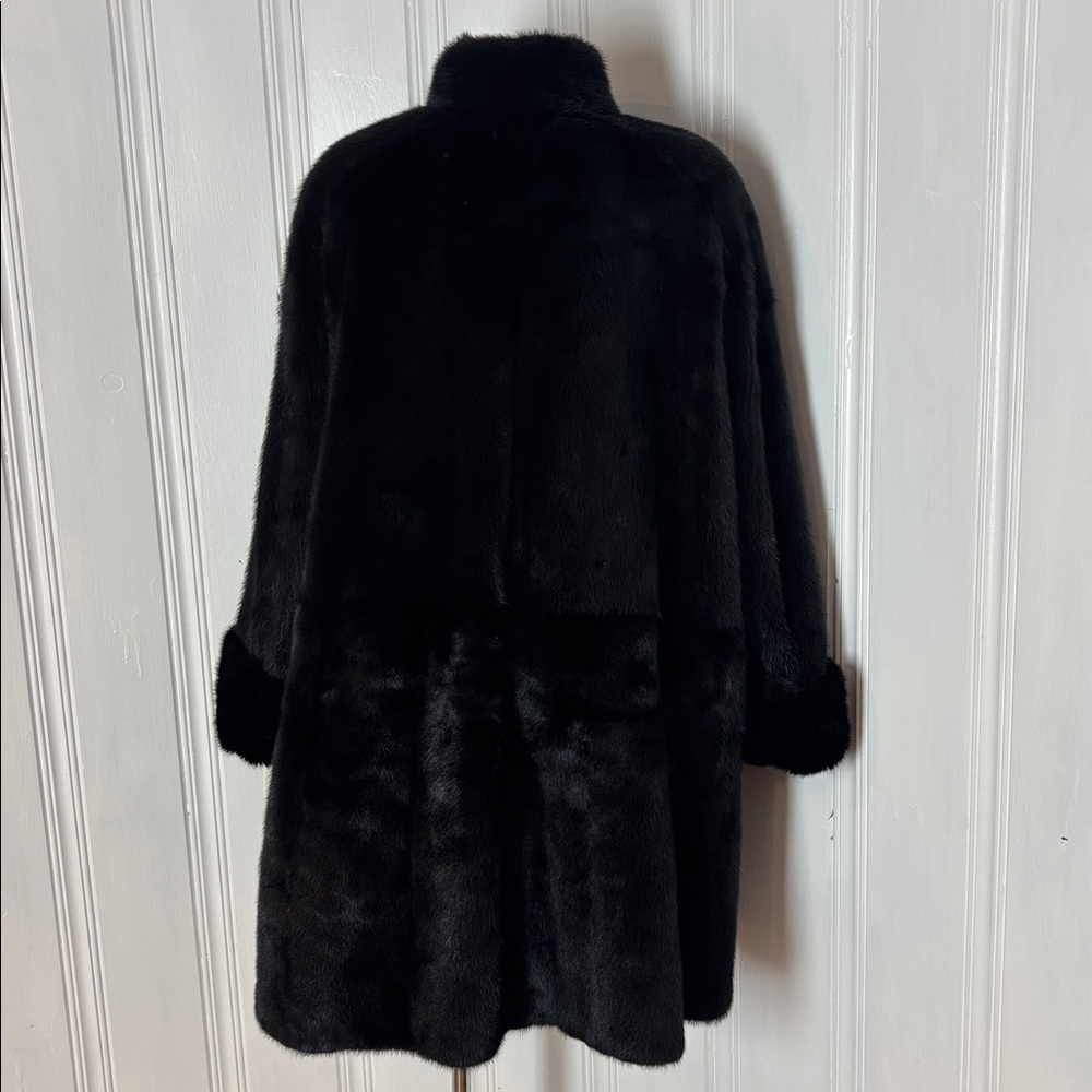 Vintage Reversible Mink Coat Dark Brown / Black (A-Line Cut). Estimated size 16. - Picture 5 of 12